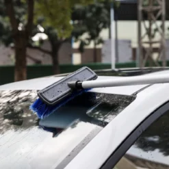 Navaris Telescopische Autowasborstel - Watergevoerde Wasborstel Voor Auto's En Ramen Met Uitschuifbare Lange Handgreep En Zachte Haren - Blauw -Schoonmaakartikelen Winkel 1200x1200 121